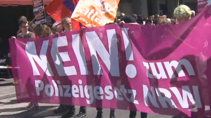 демонстрация против принятия изменений в законы о полиции